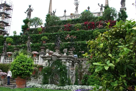 Historická záhrada Isola Bella na jazere Laggo Maggiore v Taliansku Historická záhrada Isola Bella na jazere Laggo Maggiore v Taliansku