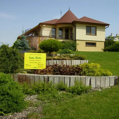 terasovitá záhrada - rodinný dom Zbrojníky